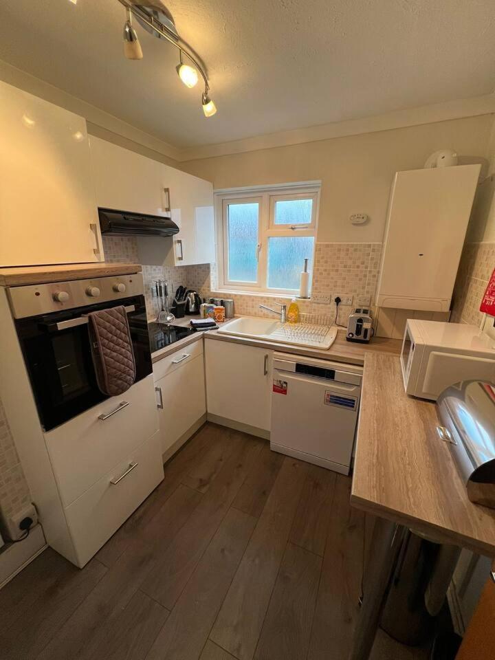 Spacious Sea View 2 Bedroom Sleeps 6-Free Parking Борнмът Екстериор снимка